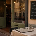 Restaurant les cabochons perpignan : façade et menu sur ardoise